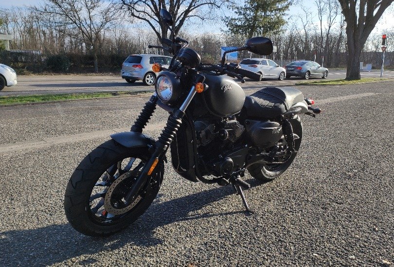 HYOSUNG GV 125 BOBBER COLORIS NOIR MAT NEUVE - HAGUENAU