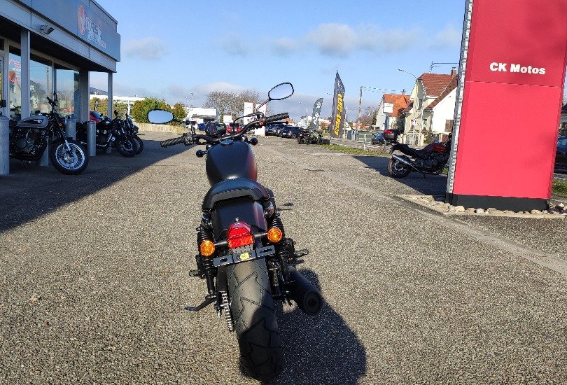 HYOSUNG GV 125 BOBBER COLORIS NOIR MAT NEUVE - HAGUENAU