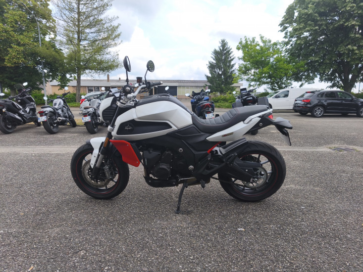 MASH FR 750 ABS COLORIS BLANC - HAGUENAU