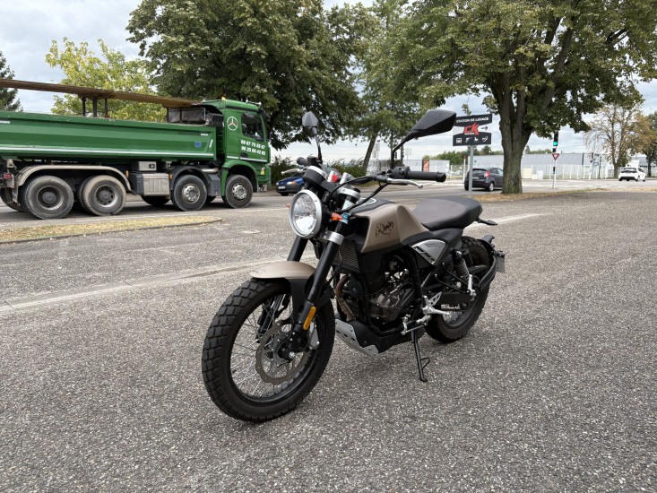 RIEJU CENTURY 125 ABS COLORIS BEIGE - HAGUENAU