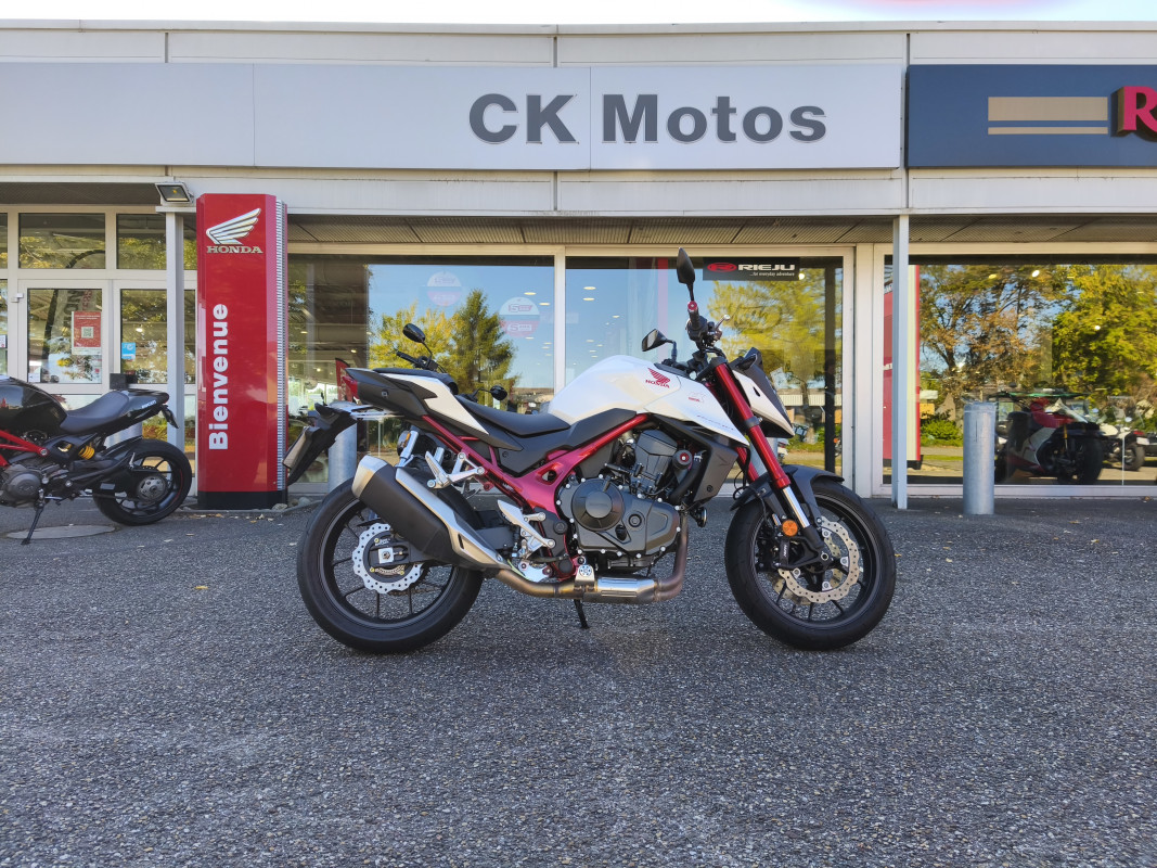 YAMAHA XSR 125 Legacy ESPACE 7  FEYTIAT 