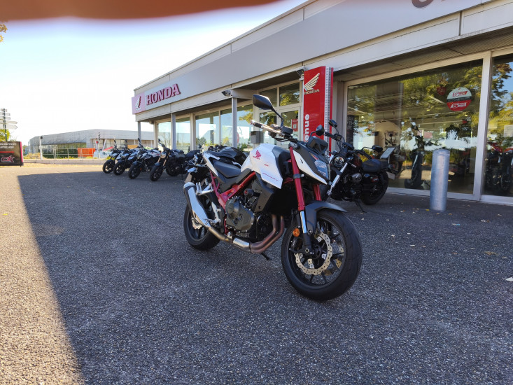 HONDA CB 750 HORNET ABS COLORIS BLANC / ROUGE - HAGUENAU