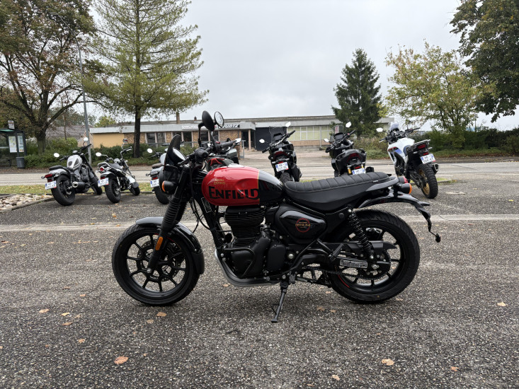 ROYAL ENFIELD HNTR 350 ABS COLORIS NOIR / ROUGE - HAGUENAU