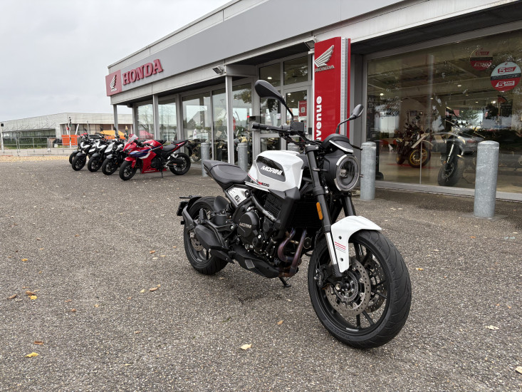 MOTO MORINI SEIEMMEZZO 650 STR ABS COLORIS BLANC - HAGUENAU
