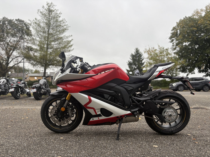 MASH K750 ABS COLORIS ROUGE / BLANC NEUVE 0KMS - HAGUENAU