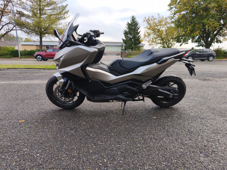 HONDA FORZA 750  MY 2025 COLORIS BEIGE - HAGUENAU