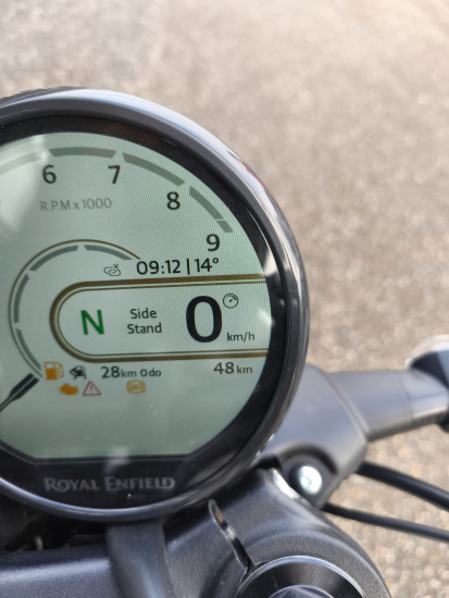 ROYAL ENFIELD GUERILLA 450 COLORIS BLANC ET BLEU - HAGUENAU