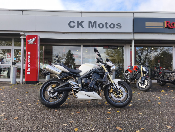 TRIUMPH STREET TRIPLE 675 COLORIS BLANC - HAGUENAU