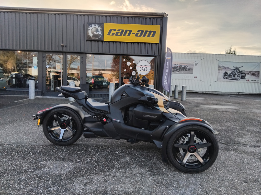 DUCATI DIAVEL V4 NOIR AKRAPOVIC - A PARTIR DE 449€/MOIS MOTOS BOX BESANCON  FRANOIS 