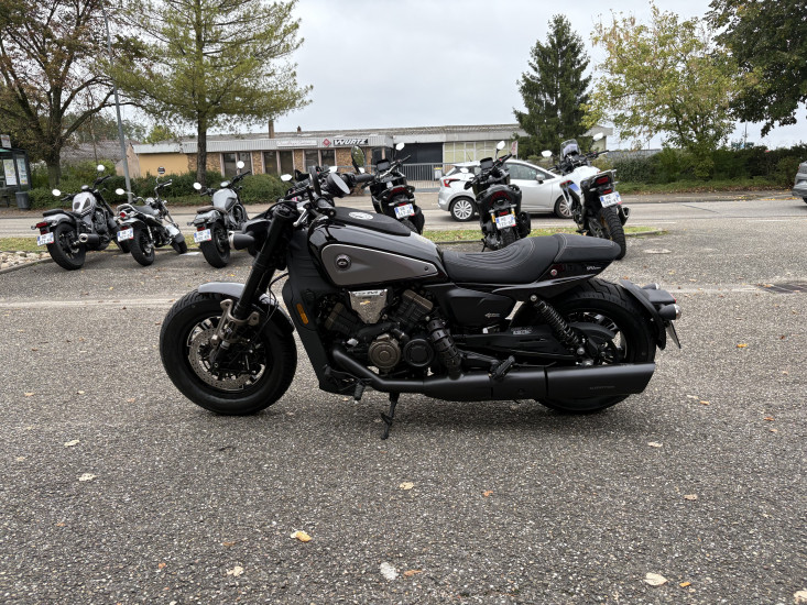 QJ MOTOR SRV 600 V ABS COLORIS NOIR - HAGUENAU