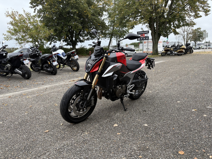 QJ MOTOR SRK 600 ABS COLORIS ROUGE - HAGUENAU