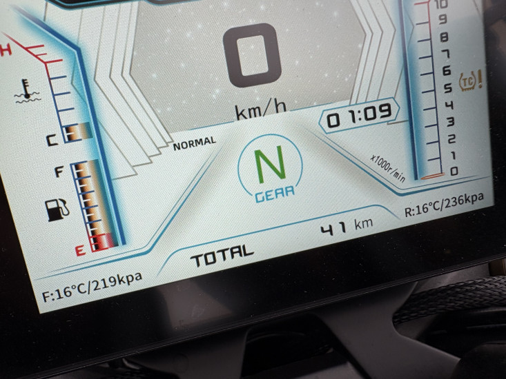 QJ MOTOR SRK 600 ABS COLORIS ROUGE - HAGUENAU