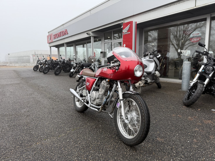 MASH CAFE RACER TT40 ABS COLORIS ROUGE - HAGUENAU