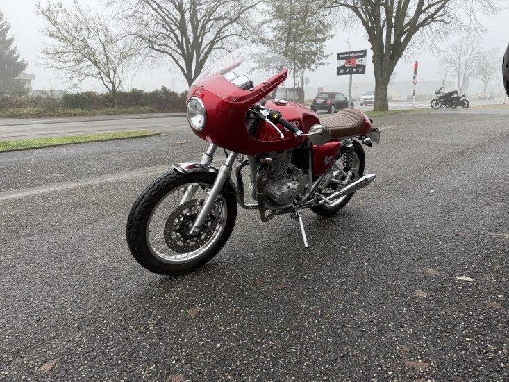 MASH CAFE RACER TT40 ABS COLORIS ROUGE - HAGUENAU