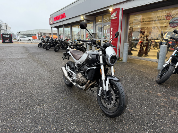 QJ MOTOR SRV 550 ABS COLORIS ARGENT - HAGUENAU