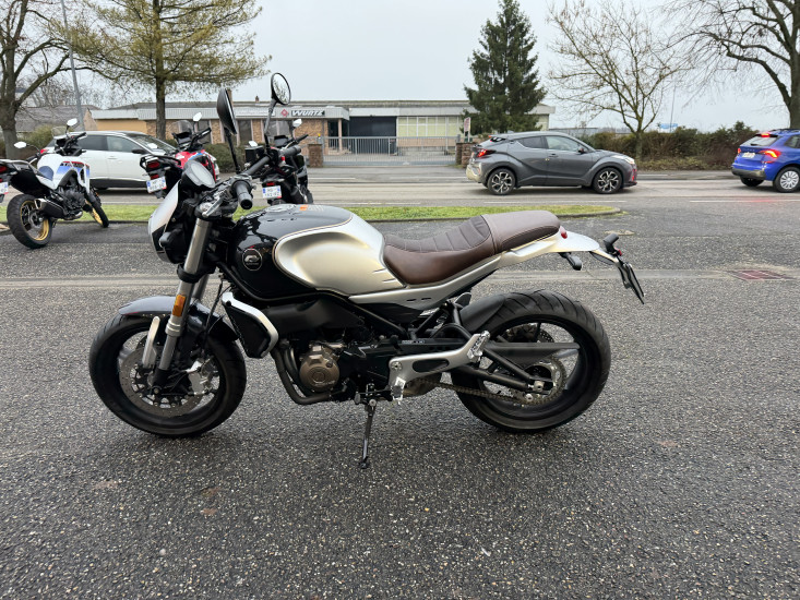 QJ MOTOR SRV 550 ABS COLORIS ARGENT - HAGUENAU