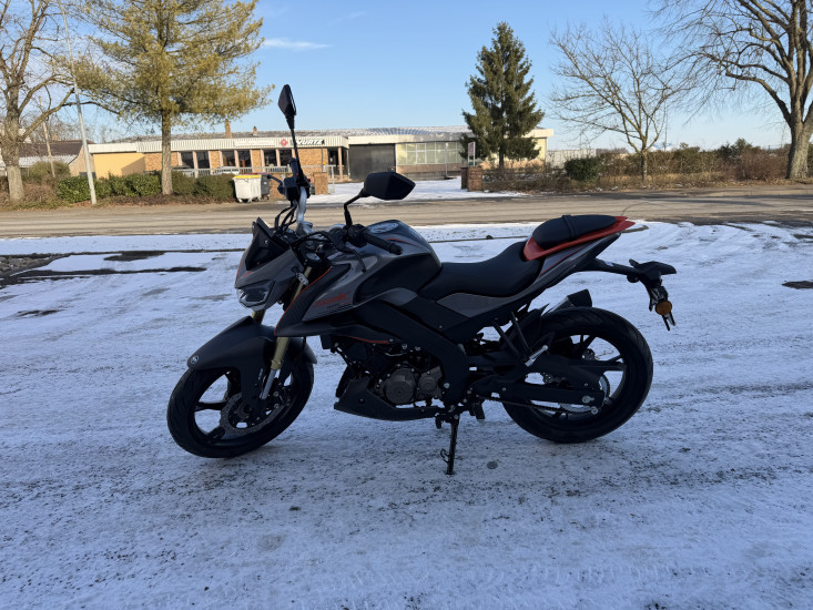 QJ MOTOR SRK 125 S ABS COLORIS GRIS / ROUGE - HAGUENAU