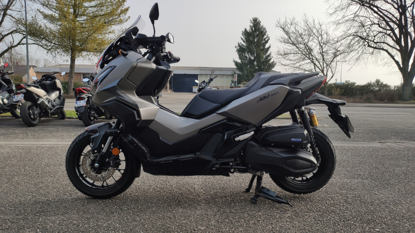 HONDA ADV 350 ABS COLORIS GRIS MAT - HAGUENAU